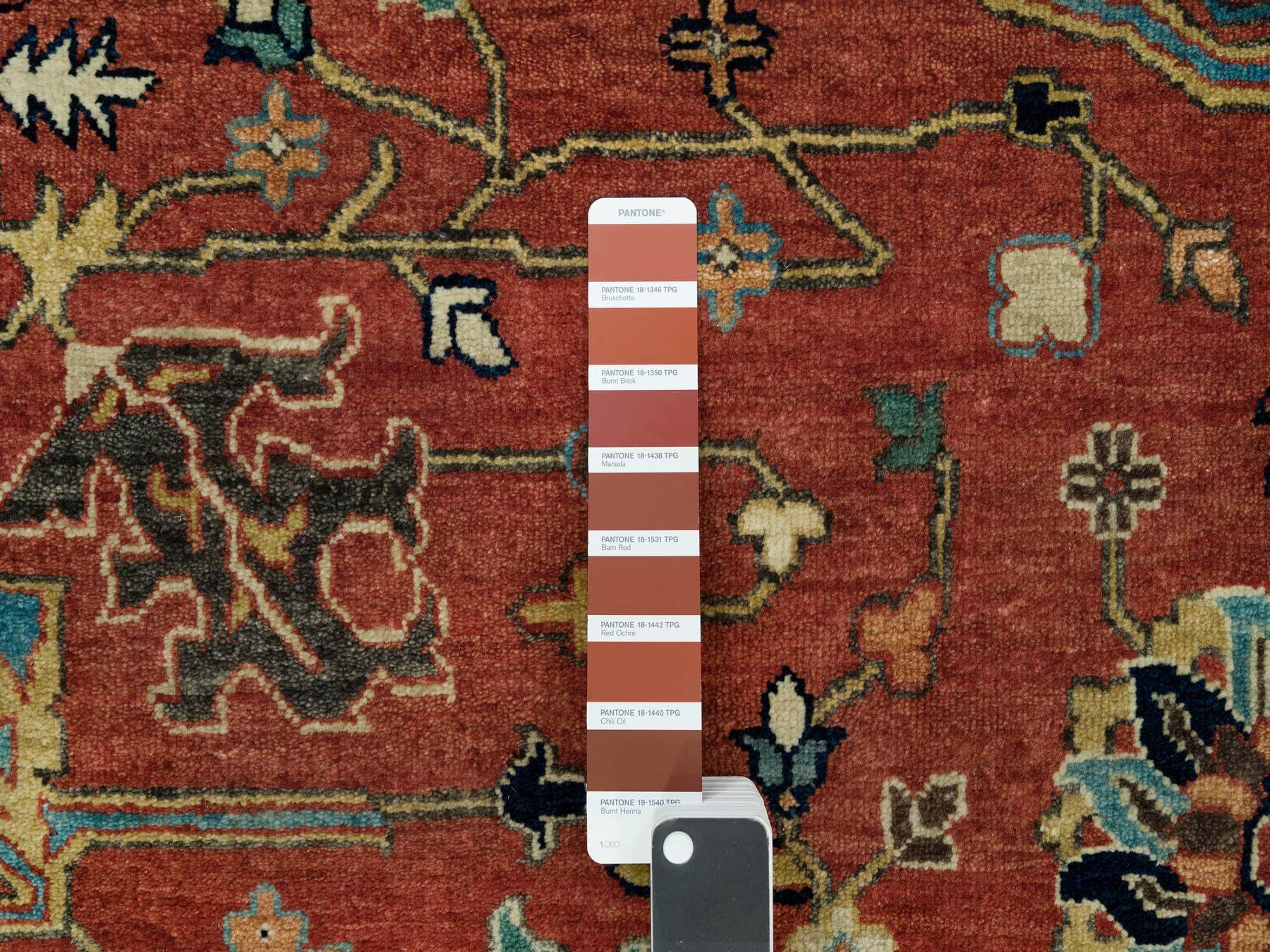 Heriz Heriz hand-knotted wool rug in Red & Gold, 10'1" x 10'3" — SKU O090269 (view 7)