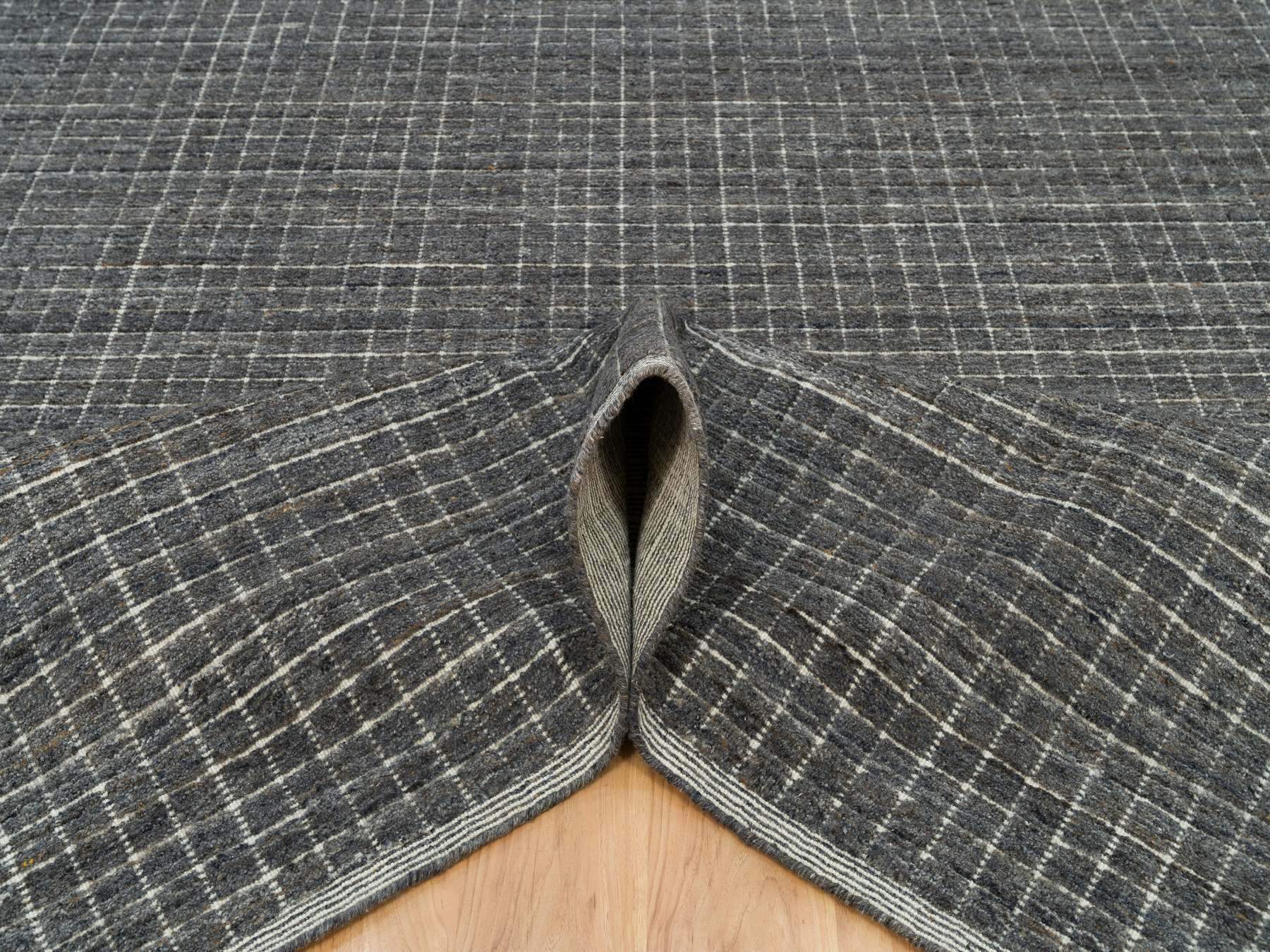 Modern / Contemporary hand-knotted wool rug in Gray, 11'11" x 14'9" — SKU O090345 (view 5)