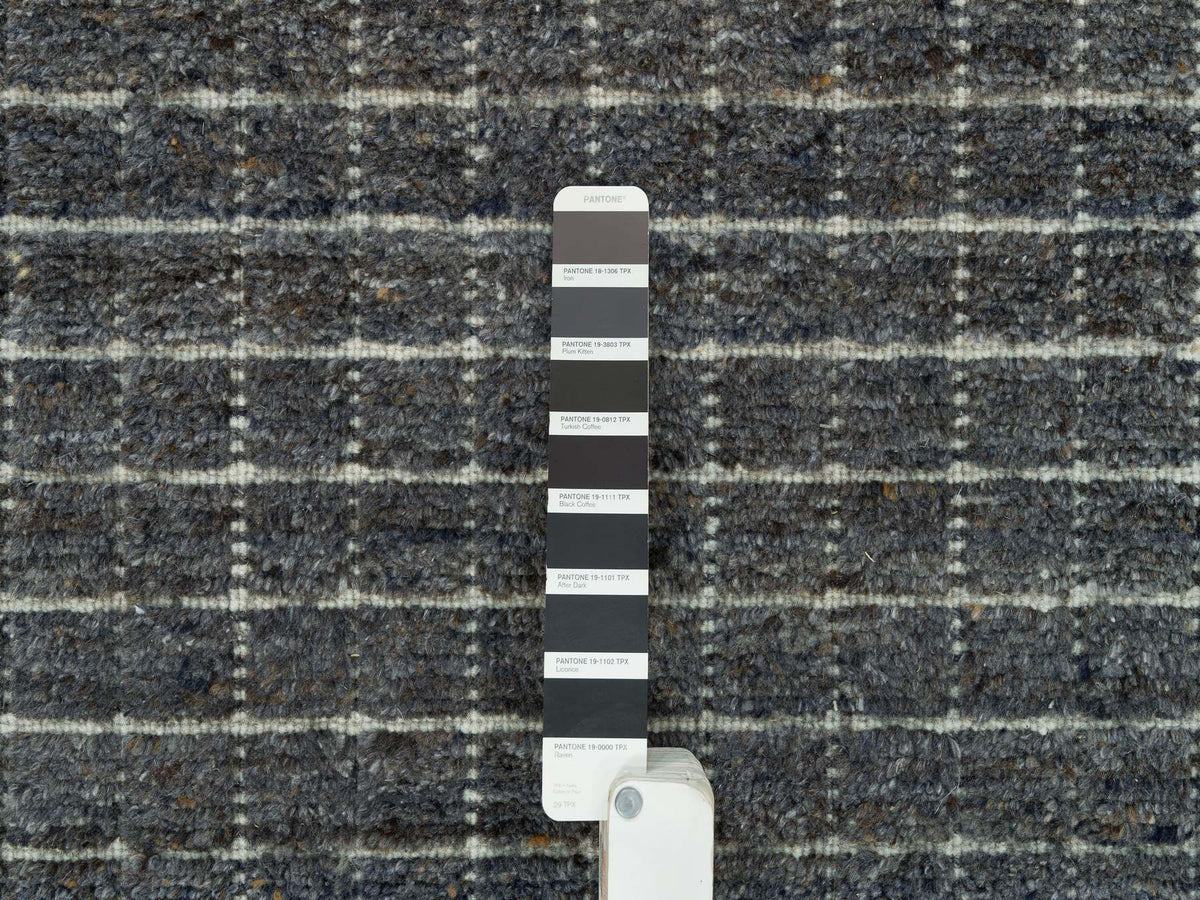 Modern / Contemporary hand-knotted wool rug in Gray, 11'11" x 14'9" — SKU O090345 (view 7)