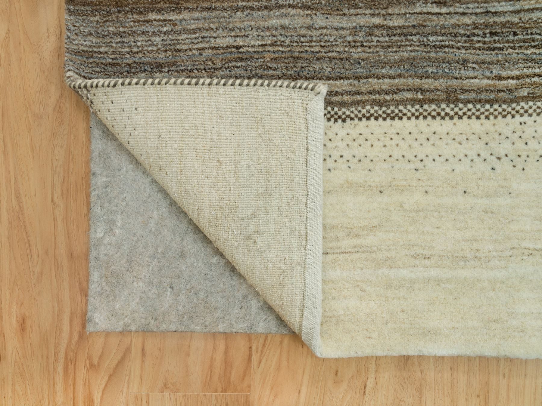 Gabbeh Modern / Contemporary hand-knotted wool rug in Ivory, 9'8" x 14' — SKU O090388 (view 4)
