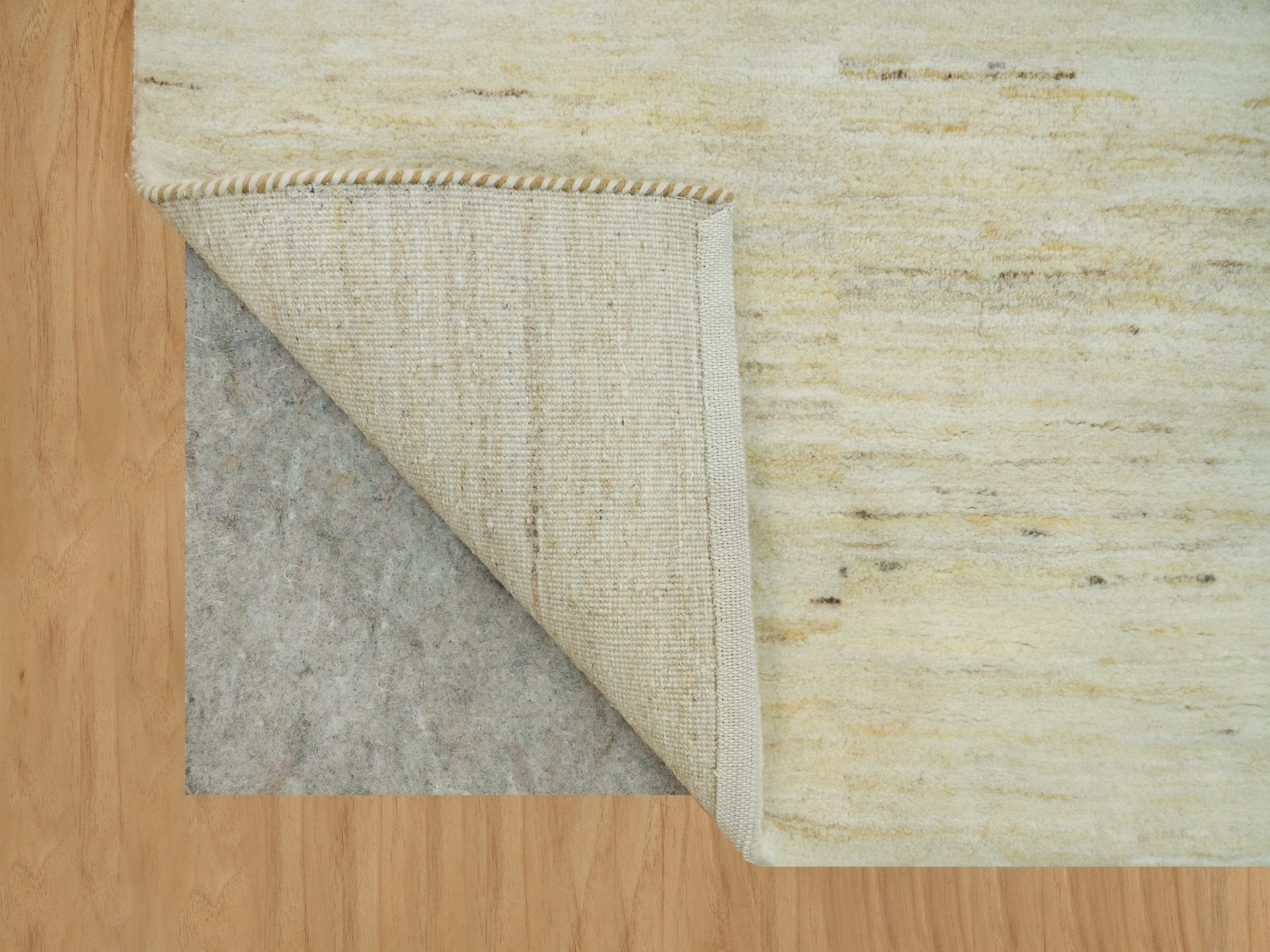 Gabbeh Modern / Contemporary hand-knotted wool runner in Ivory, 4'1" x 9'11" — SKU O090399 (view 3)