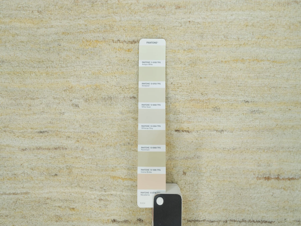 Gabbeh Modern / Contemporary hand-knotted wool runner in Ivory, 2'7" x 10' — SKU O090401 (view 4)