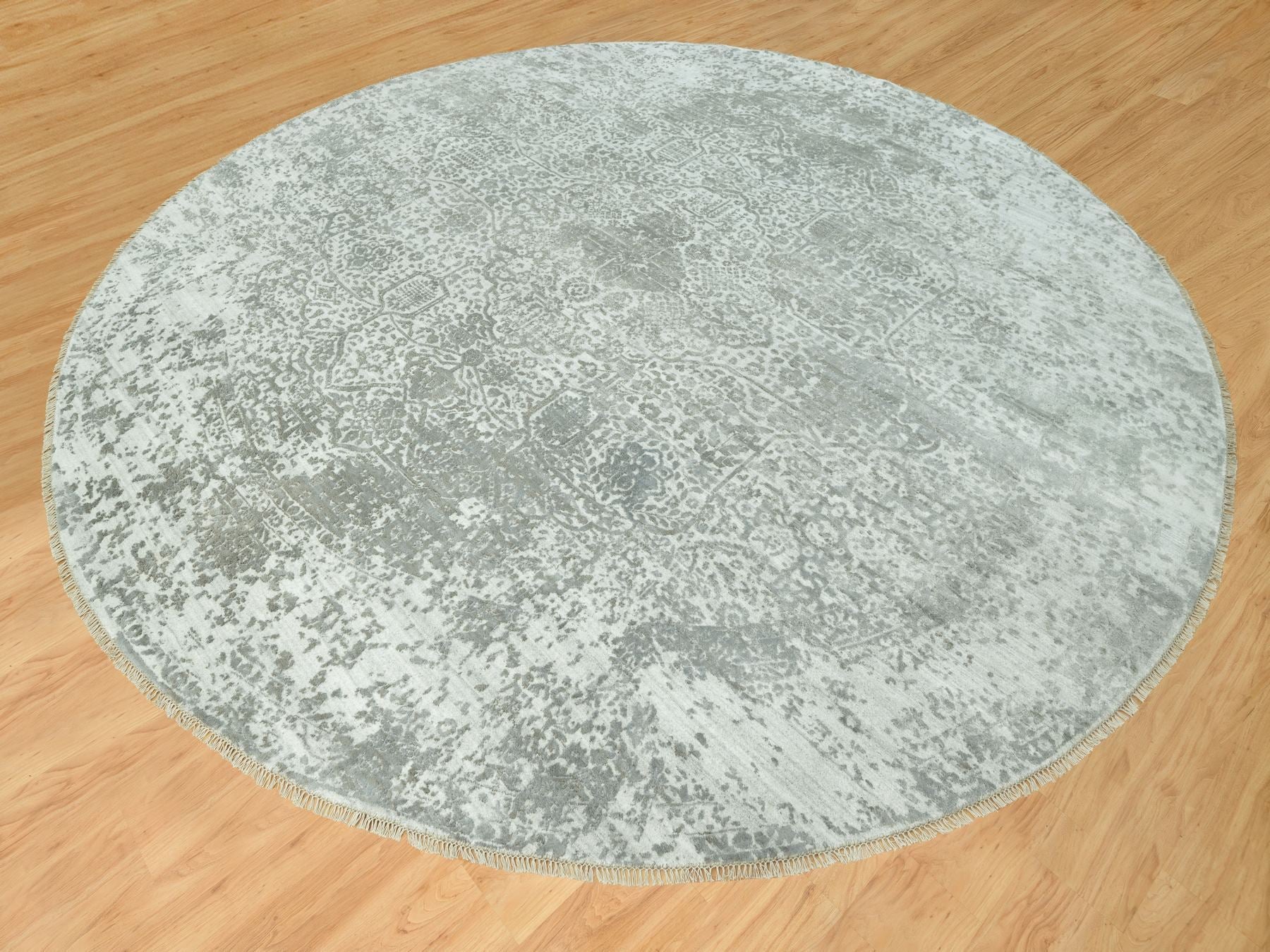 Transitional hand-knotted wool/silk rug in Gray, 13'10" x 13'10", SKU O090483