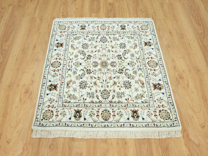 Ivory 4'2" x 4'2" Fine Oriental Hand knotted Wool Rug - Sku: O090508