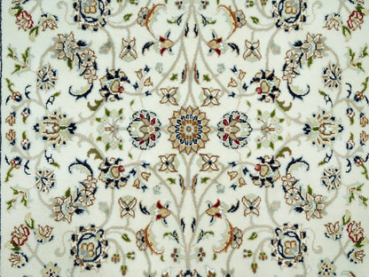 Ivory 4'2" x 4'2" Fine Oriental Hand knotted Wool Rug - Sku: O090508