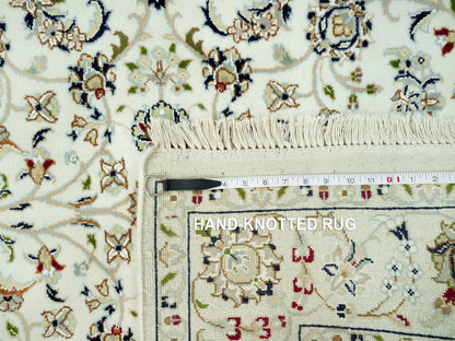 Ivory 4'2" x 4'2" Fine Oriental Hand knotted Wool Rug - Sku: O090508