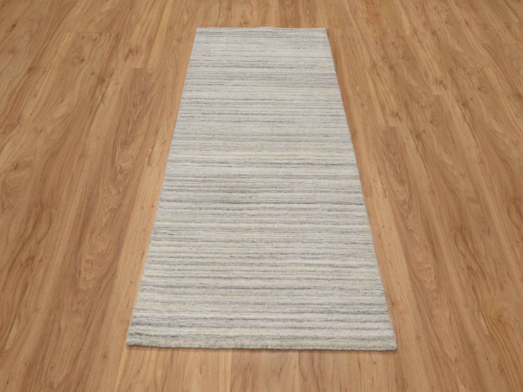 Beige 2'8" x 6'0" Modern / Contemporary Handloom Wool Rug - Sku: O090722