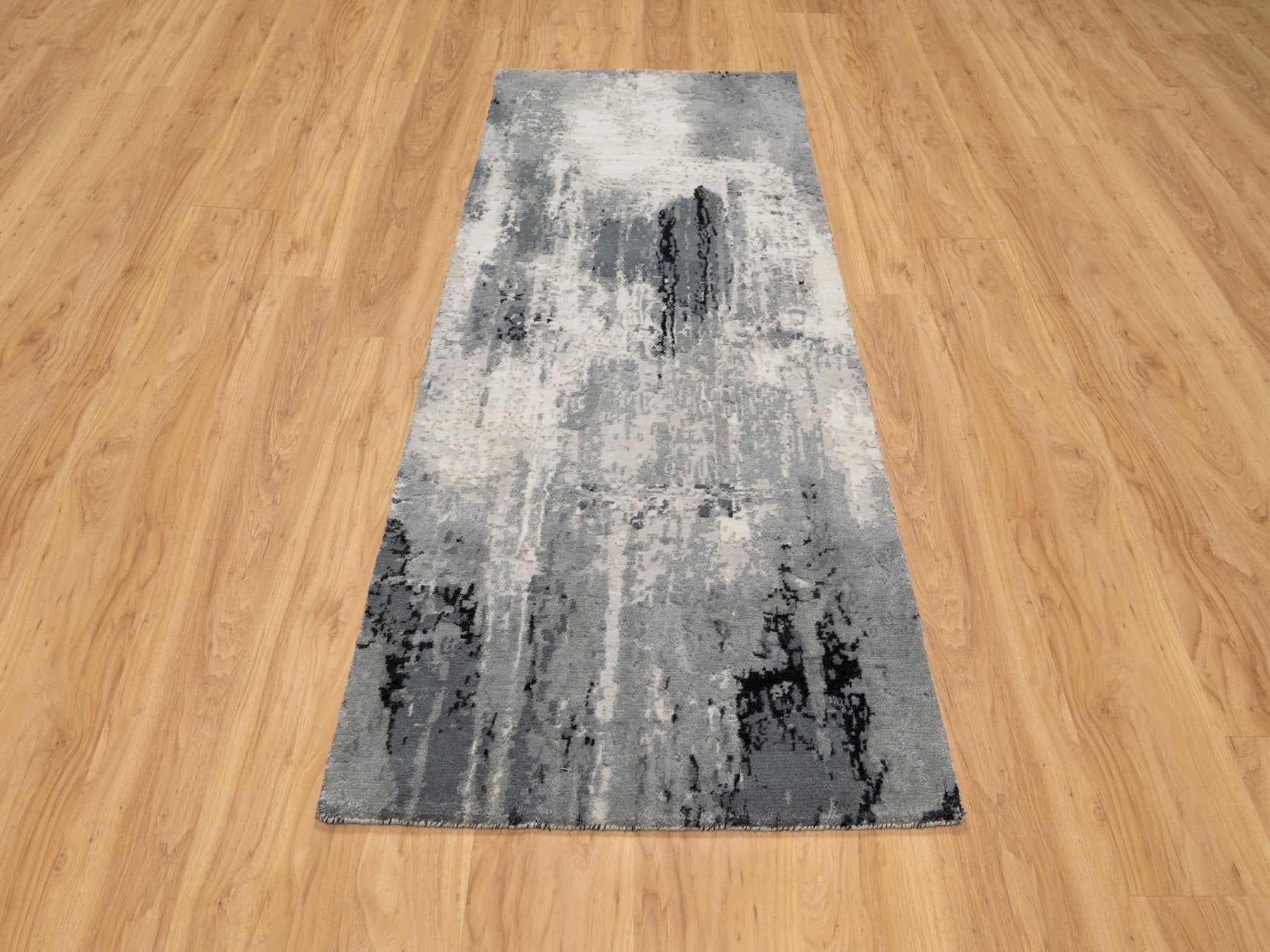Black 2'7" x 6'4" Modern / Contemporary Hand knotted Wool/Silk Rug - Sku: O090811