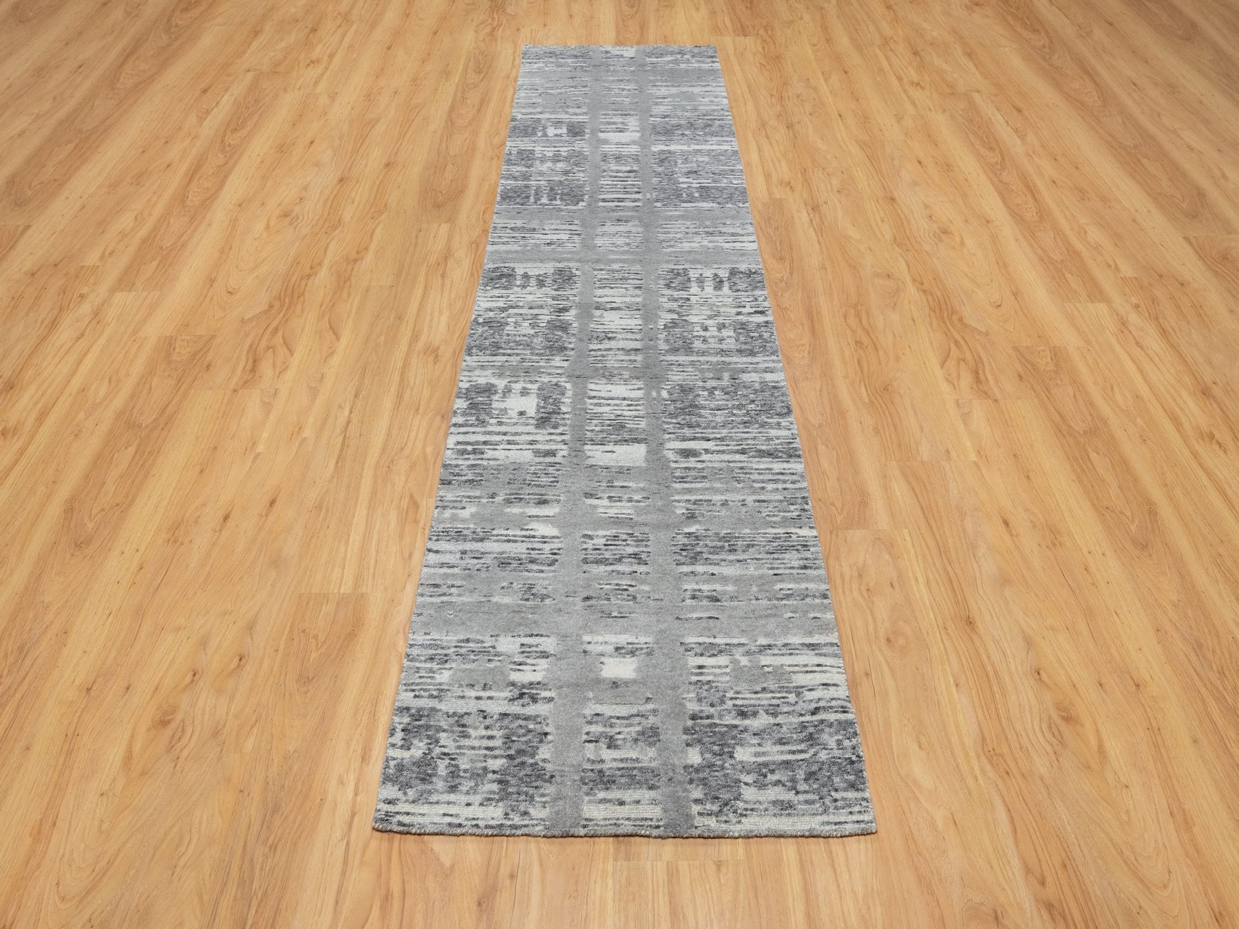 Gray 2'6" x 10'0" Modern / Contemporary Hand knotted Wool Rug - Sku: O090843
