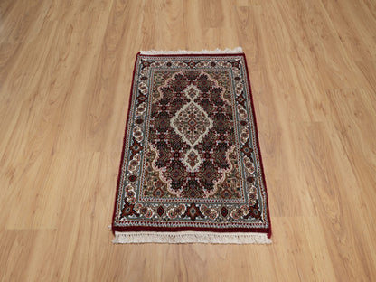 Red 2'0" x 3'0" Traditional Hand knotted Wool Rug - Sku: O090994