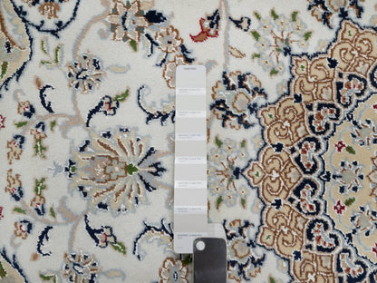 Ivory 5'6" x 5'9" Fine Oriental Hand knotted Wool/Silk Rug - Sku: O091021