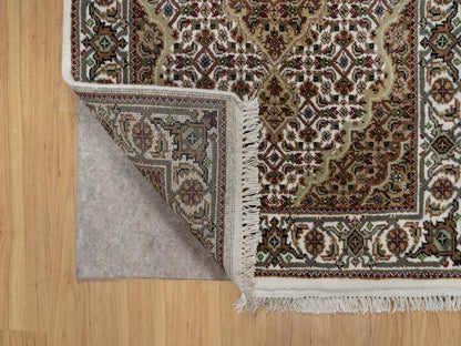 Ivory 2'10" x 8'0" Fine Oriental Hand knotted Wool Rug - Sku: O091025