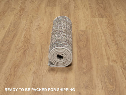 Ivory 2'10" x 8'0" Fine Oriental Hand knotted Wool Rug - Sku: O091025