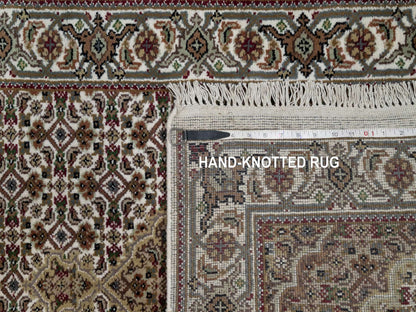 Ivory 2'10" x 8'0" Fine Oriental Hand knotted Wool Rug - Sku: O091025