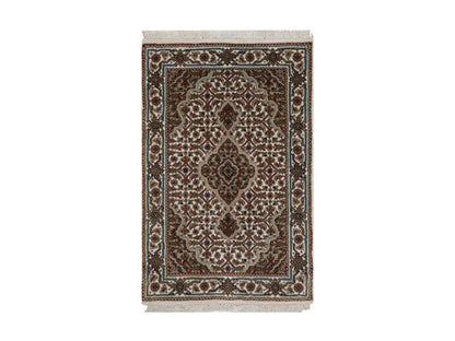 Ivory 2'0" x 3'0" Fine Oriental Hand knotted Wool Rug - Sku: O091030