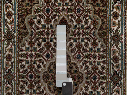 Ivory 2'0" x 3'0" Fine Oriental Hand knotted Wool Rug - Sku: O091030