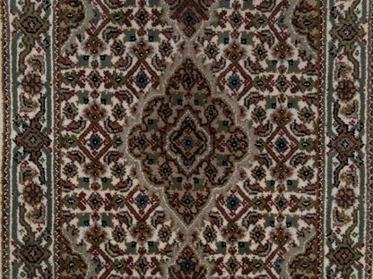 Ivory 2'0" x 3'0" Fine Oriental Hand knotted Wool Rug - Sku: O091030