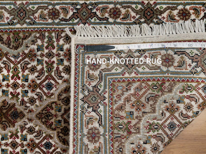 Ivory 2'0" x 3'0" Fine Oriental Hand knotted Wool Rug - Sku: O091030
