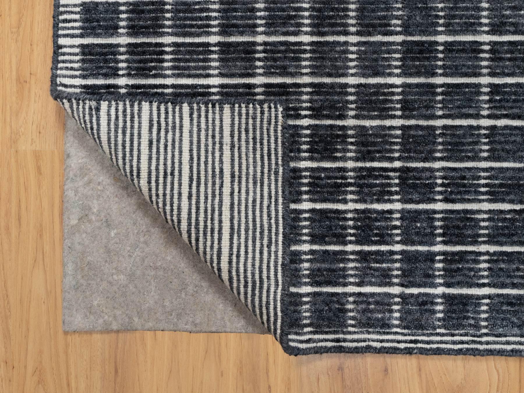 Modern / Contemporary hand-knotted wool rug in Black, 2'3" x 3'1", SKU O091065