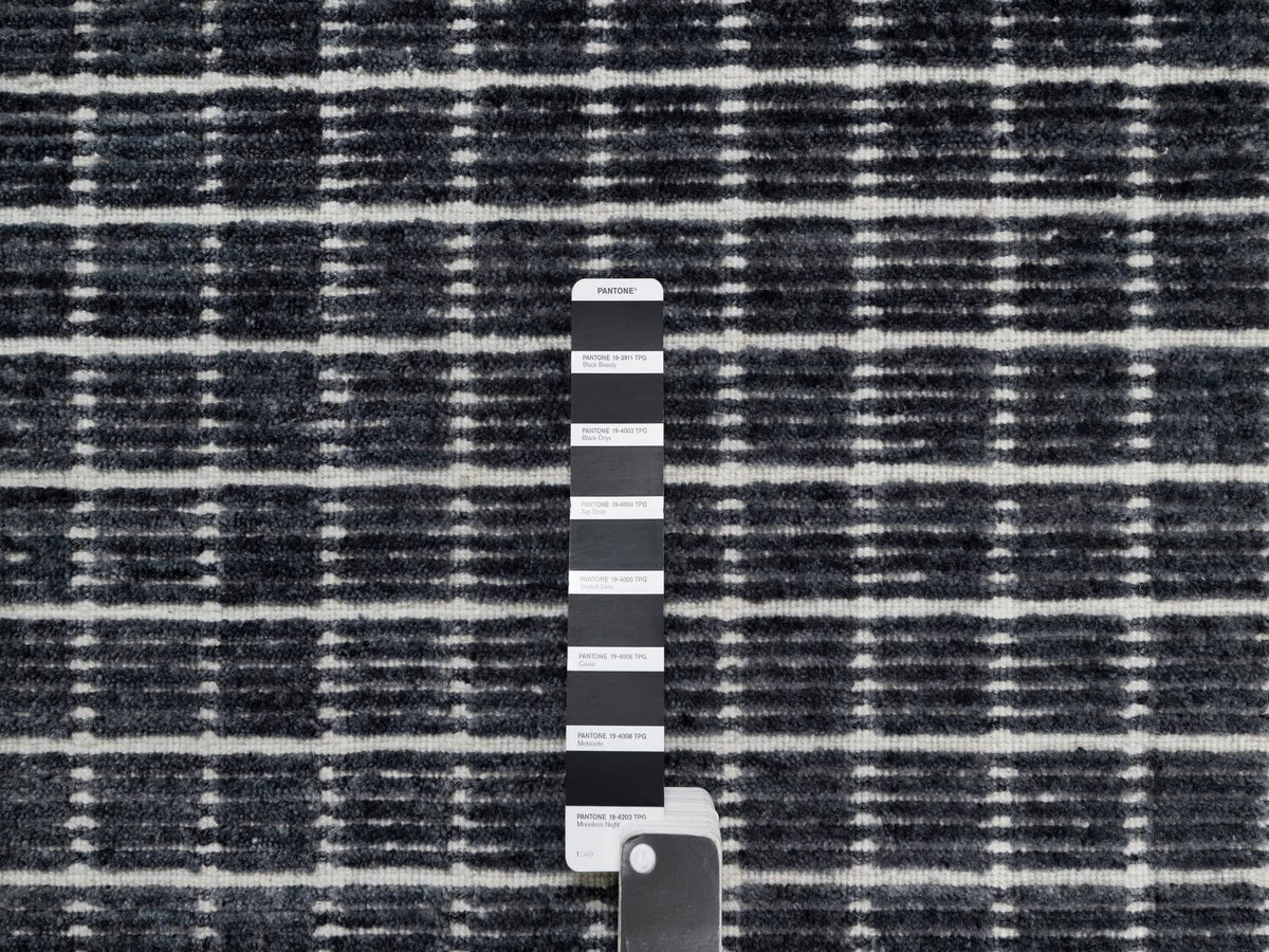 Modern / Contemporary hand-knotted wool rug in Black, 2'3" x 3'1", SKU O091065