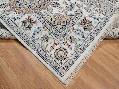 Ivory 5'10" x 9'2" Fine Oriental Hand knotted Wool/Silk Rug - Sku: O091125