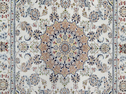 Ivory 5'10" x 9'2" Fine Oriental Hand knotted Wool/Silk Rug - Sku: O091125