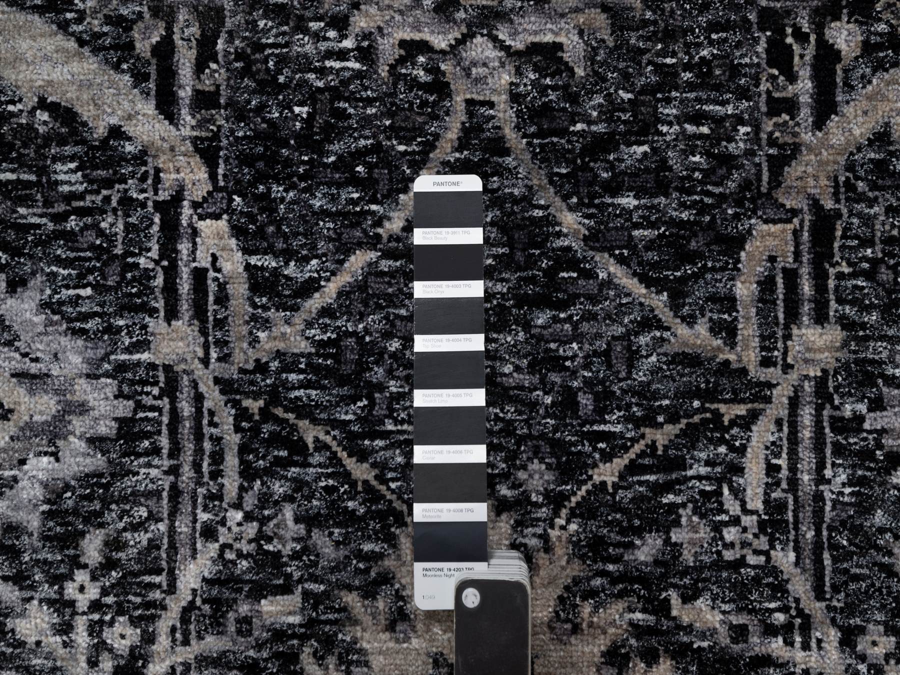 Transitional hand-knotted wool/silk rug in Black, 4'10" x 6'11", SKU O091135