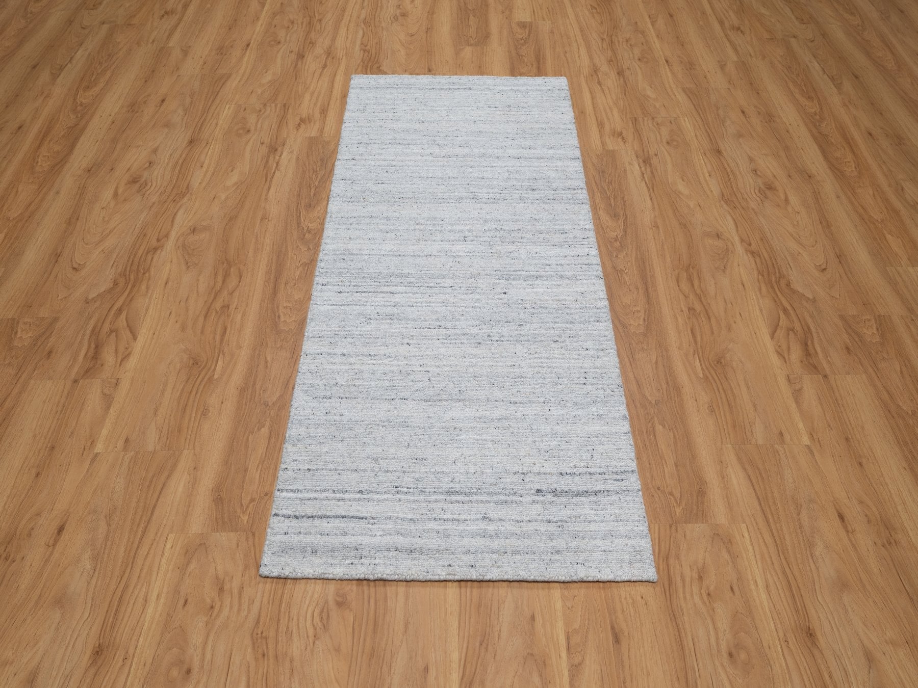 Ivory 2'6" x 6'0" Modern / Contemporary Handloom Wool Rug - Sku: O091185