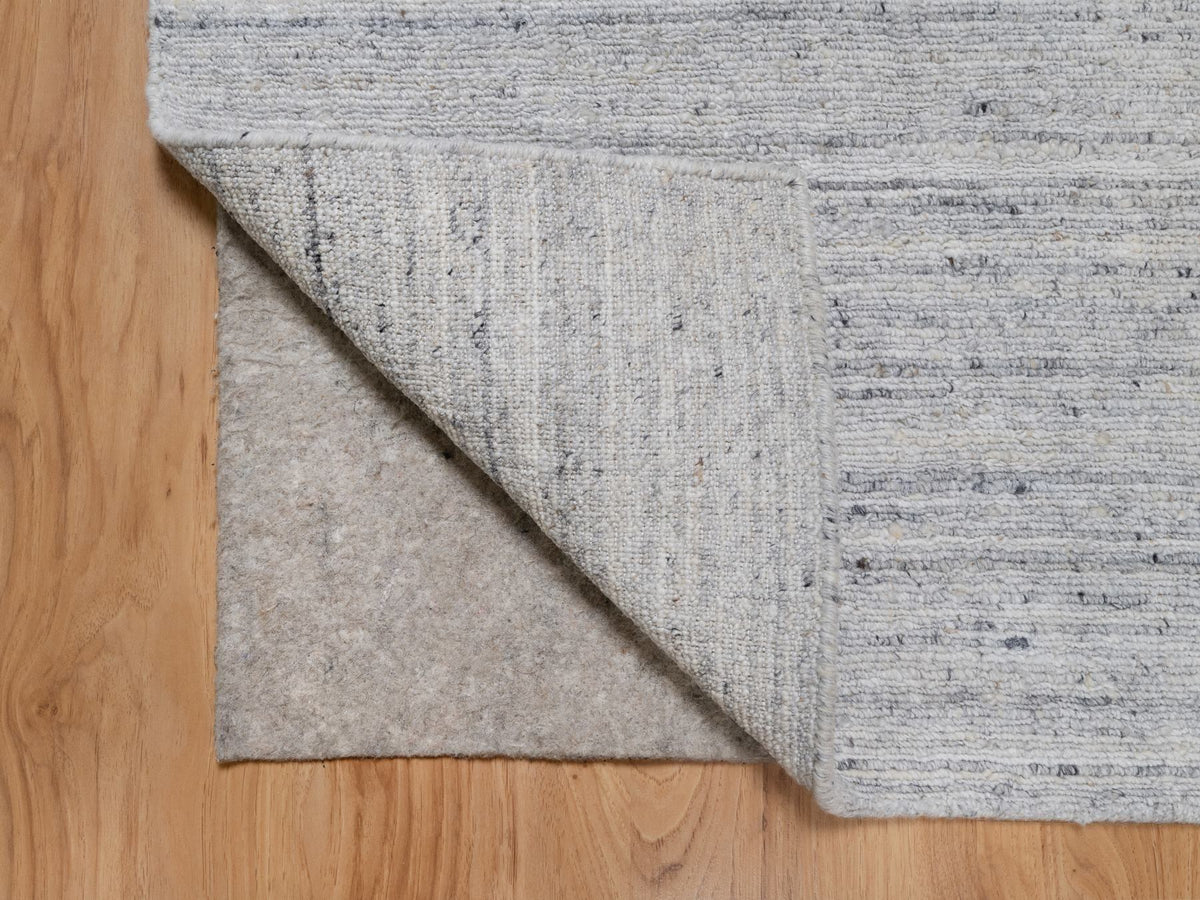 Modern / Contemporary hand-knotted wool rug in Ivory, 2'0" x 3'0", SKU O091203