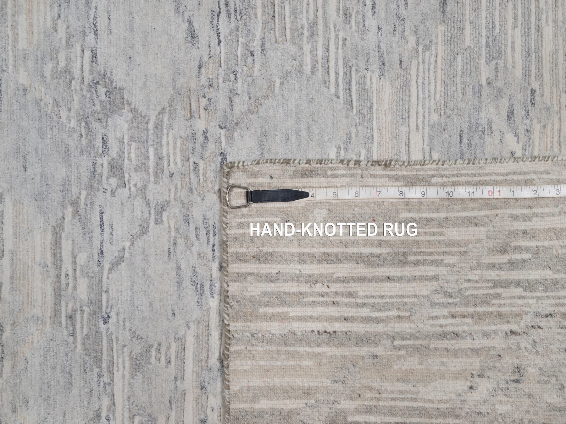 Modern / Contemporary hand-knotted wool rug in Gray, 3'0" x 5'1", SKU O091280