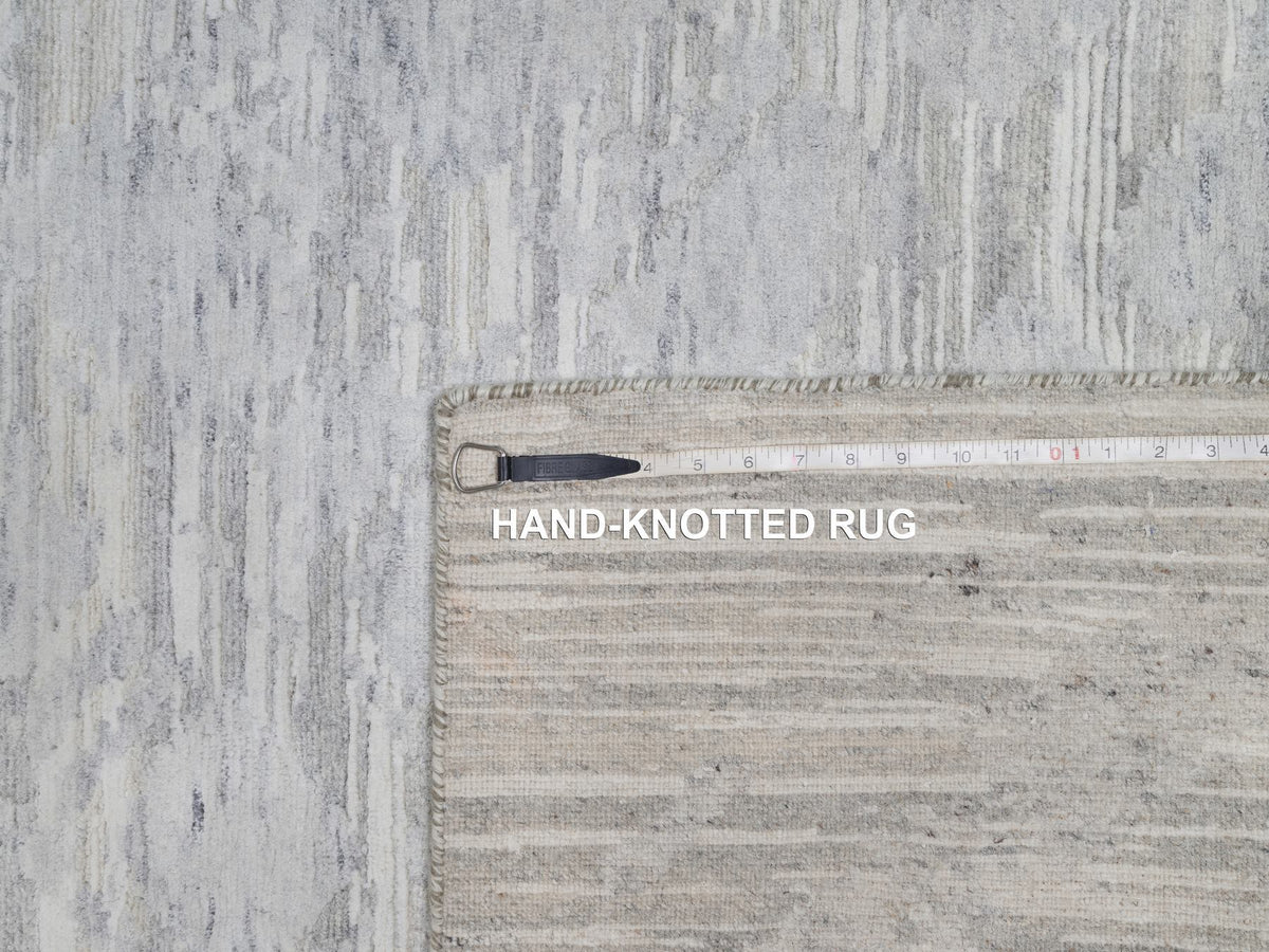 Modern / Contemporary hand-knotted wool rug in Gray, 4'1" x 6'0", SKU O091281