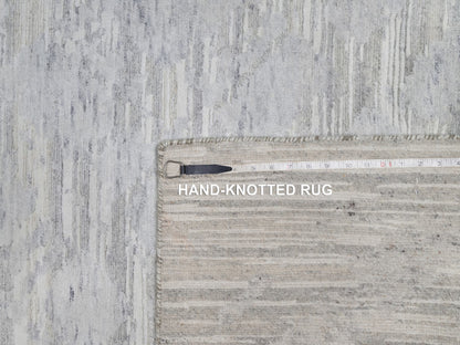 Modern / Contemporary hand-knotted wool rug in Gray, 4'1" x 6'0", SKU O091281