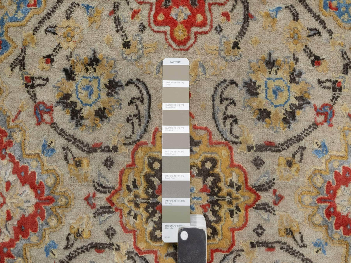 Transitional hand-knotted wool/silk rug in Beige, 4'1" x 5'11", SKU O091288