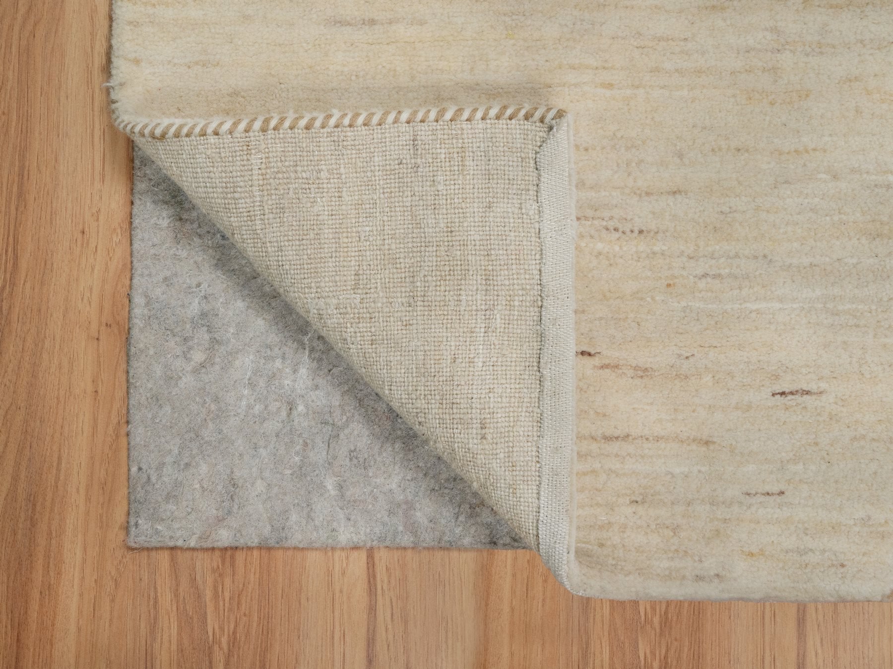 Gabbeh Modern / Contemporary hand-knotted wool rug in Ivory, 2' x 3' — SKU O091295 (view 3)
