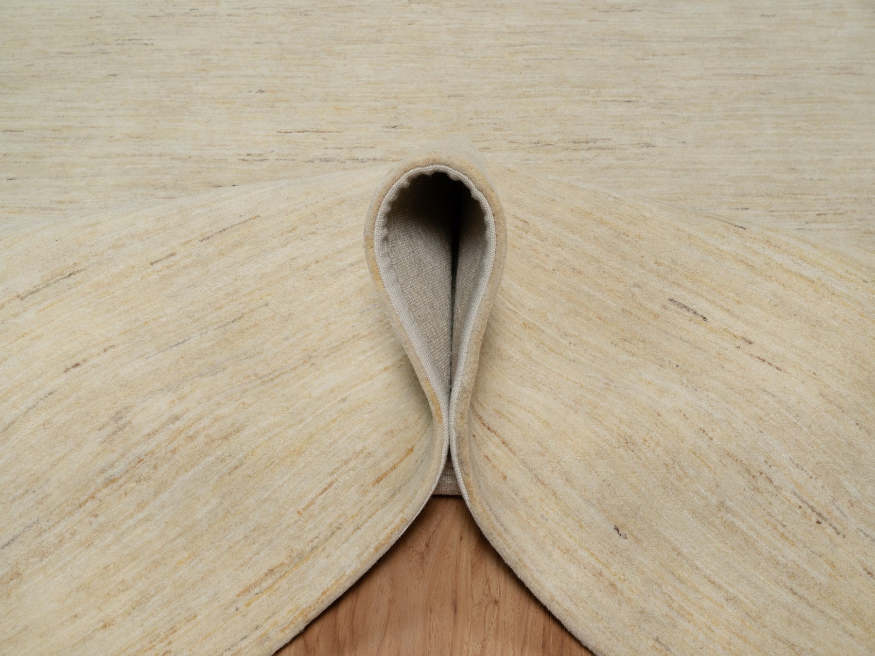 Gabbeh Modern / Contemporary hand-knotted wool rug in Ivory, 6'3" x 9'9" — SKU O091297 (view 5)