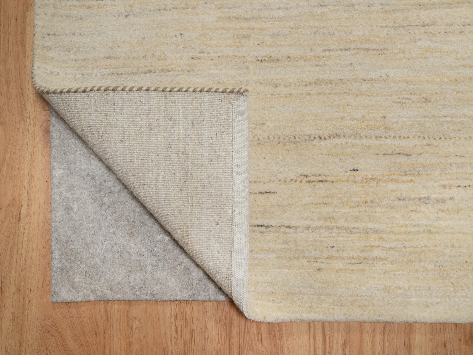 Gabbeh Modern / Contemporary hand-knotted wool runner in Ivory, 6' x 11'10" — SKU O091298 (view 4)