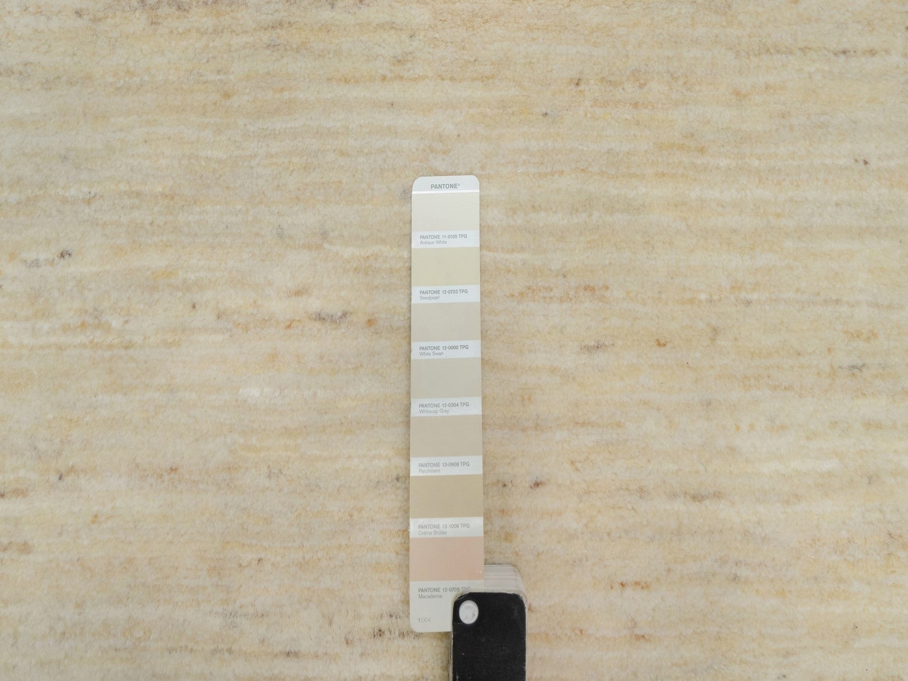 Gabbeh Modern / Contemporary hand-knotted wool runner in Ivory, 2'4" x 11'5" — SKU O091301 (view 4)