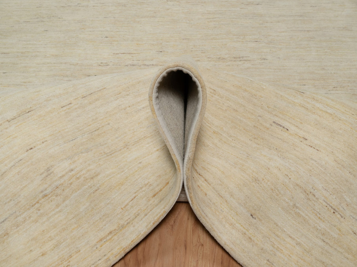 Gabbeh Modern / Contemporary hand-knotted wool rug in Ivory, 6'4" x 9'9" — SKU O091302 (view 5)