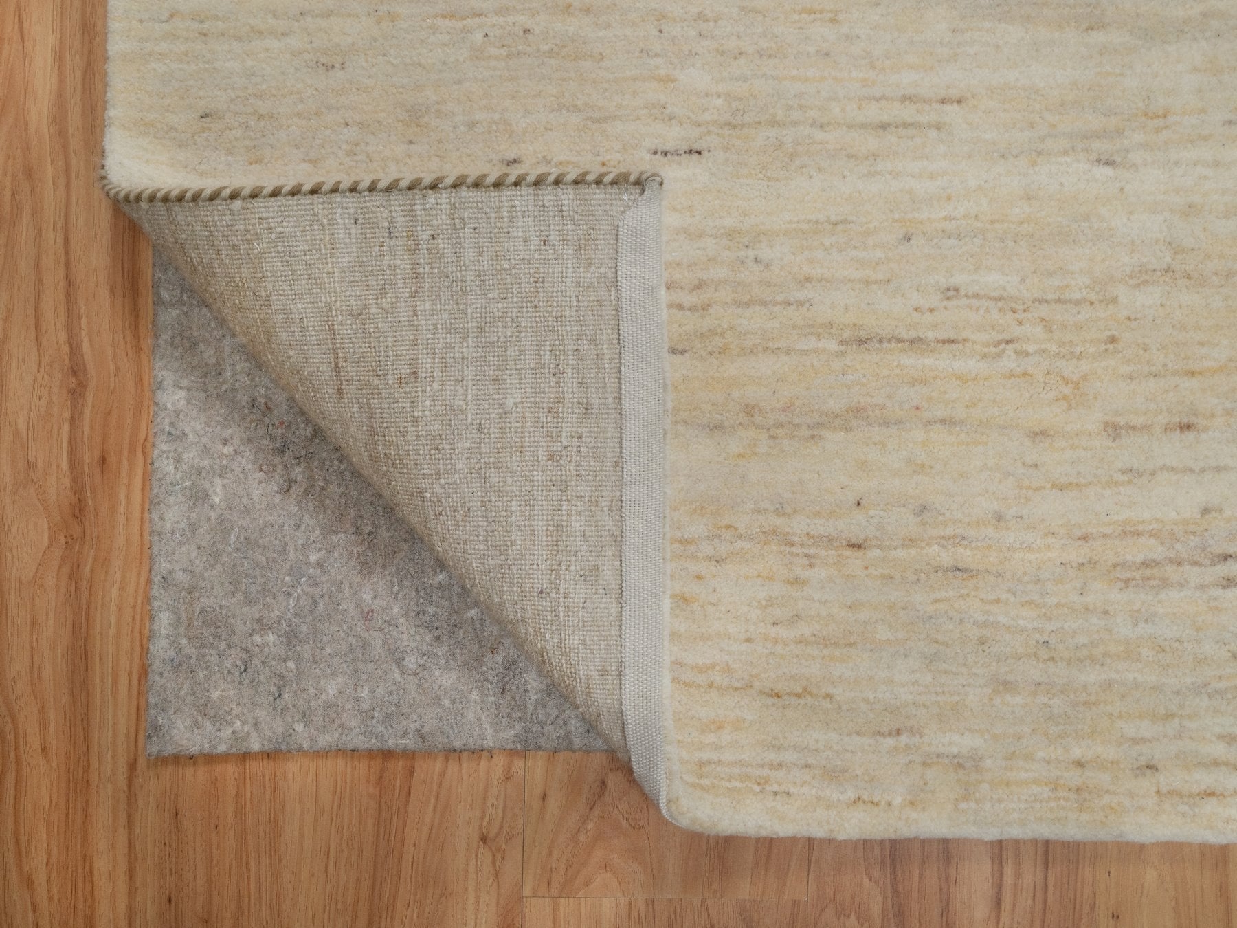 Gabbeh Modern / Contemporary hand-knotted wool rug in Ivory, 6'11" x 7'1" — SKU O091303 (view 3)