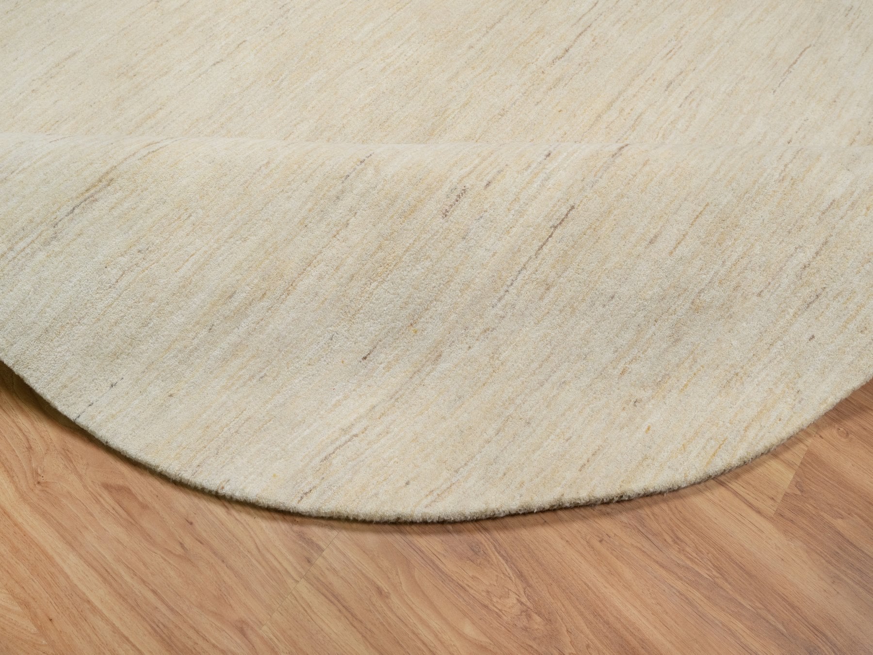 Gabbeh Modern / Contemporary hand-knotted wool rug in Ivory, 7'9" x 7'9" — SKU O091308 (view 6)