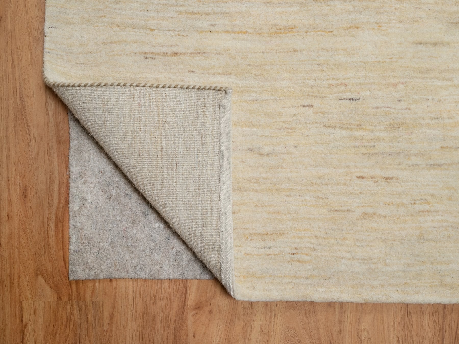 Gabbeh Modern / Contemporary hand-knotted wool runner in Ivory, 8'1" x 15'10" — SKU O091309 (view 4)