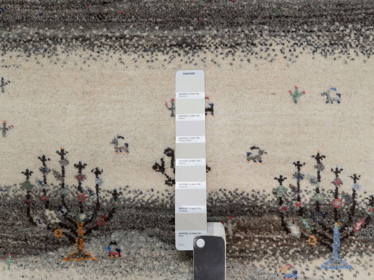 Gabbeh Modern / Contemporary hand-knotted wool runner in Ivory, 2'6" x 9'10" — SKU O091317 (view 4)