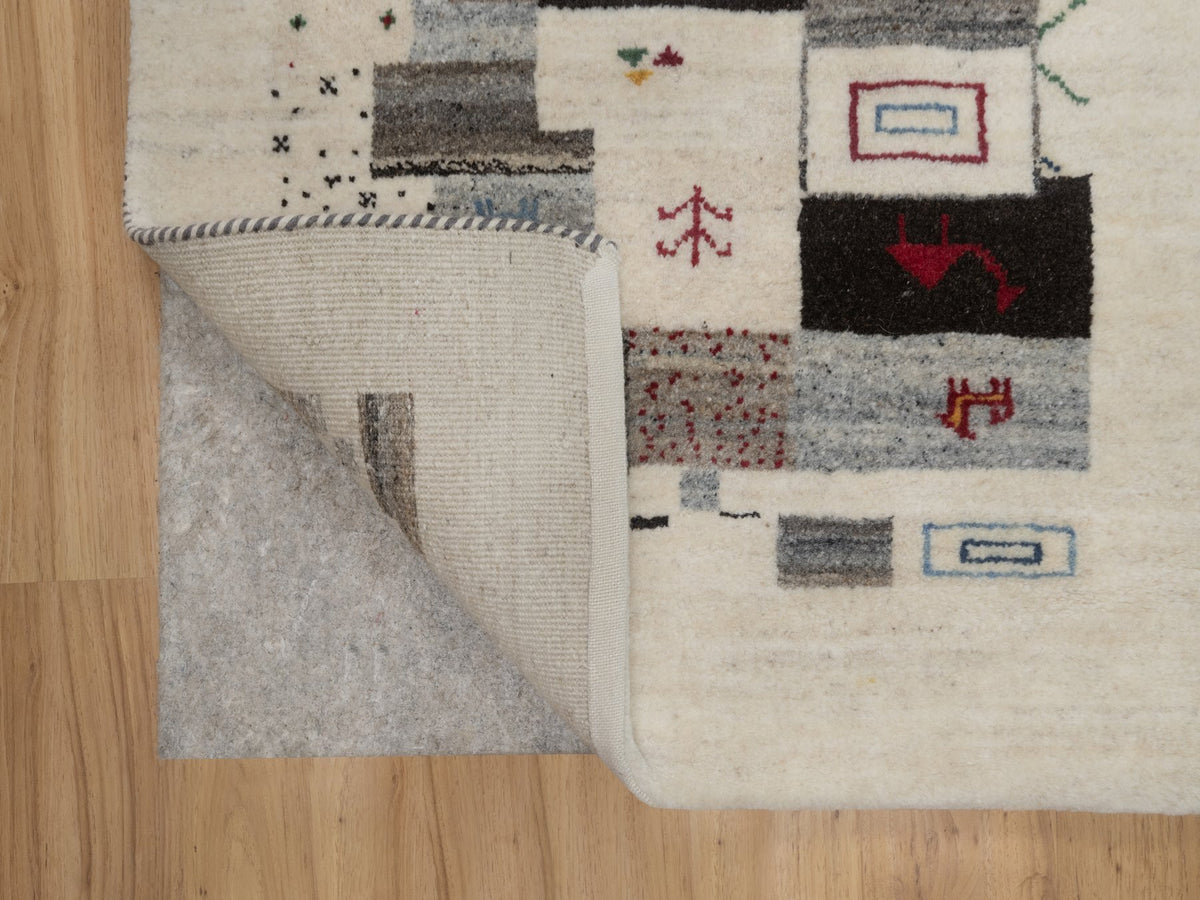 Gabbeh Modern / Contemporary hand-knotted wool runner in Ivory, 2'5" x 4'9" — SKU O091318 (view 3)