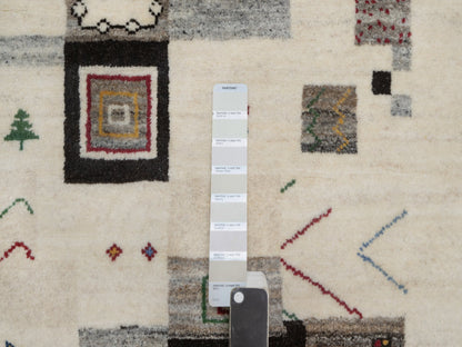 Gabbeh Modern / Contemporary hand-knotted wool runner in Ivory, 2'5" x 4'9" — SKU O091318 (view 4)