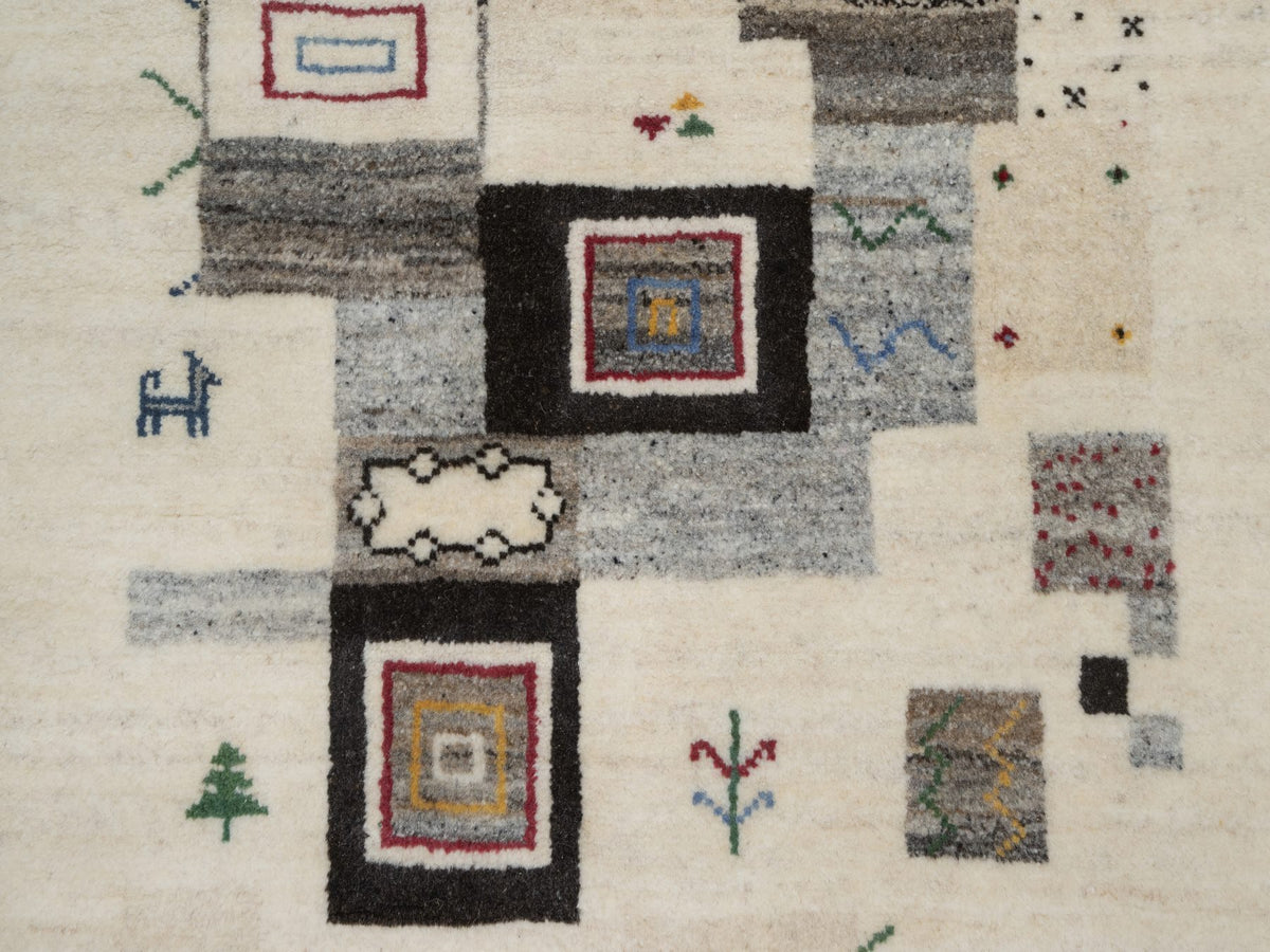 Gabbeh Modern / Contemporary hand-knotted wool runner in Ivory, 2'5" x 4'9" — SKU O091318 (view 5)