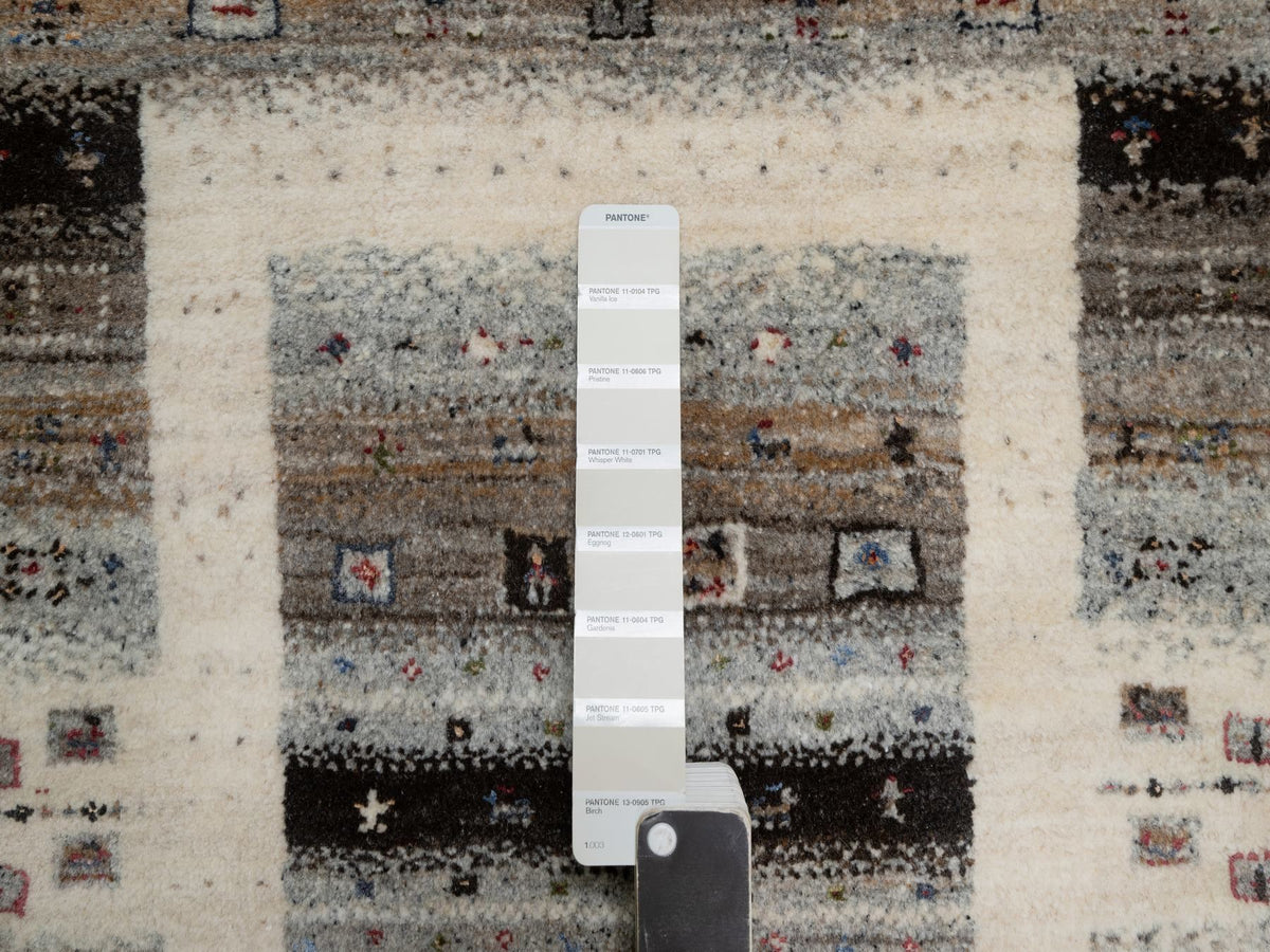 Gabbeh Modern / Contemporary hand-knotted wool rug in Ivory, 1'11" x 2'11" — SKU O091325 (view 4)