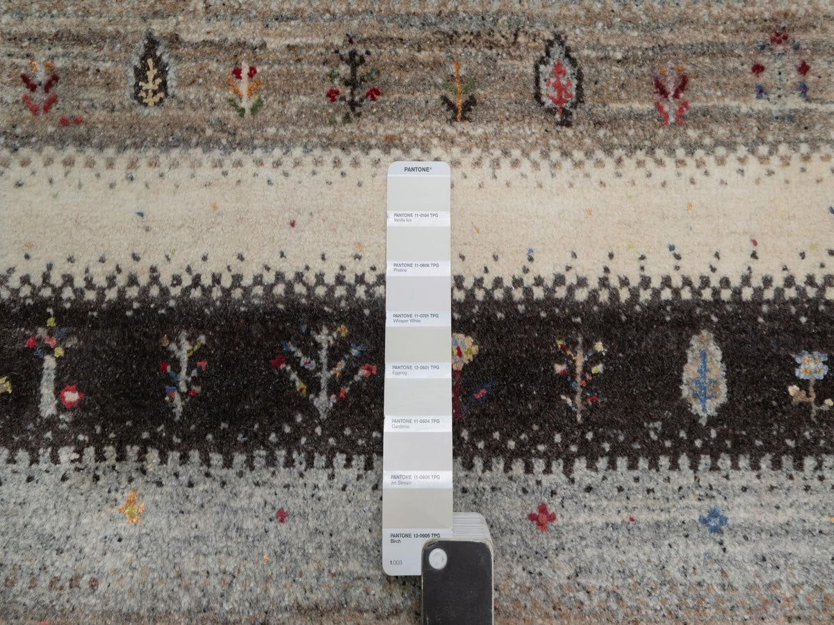 Gabbeh Modern / Contemporary hand-knotted wool rug in Ivory, 1'11" x 3'1" — SKU O091327 (view 4)