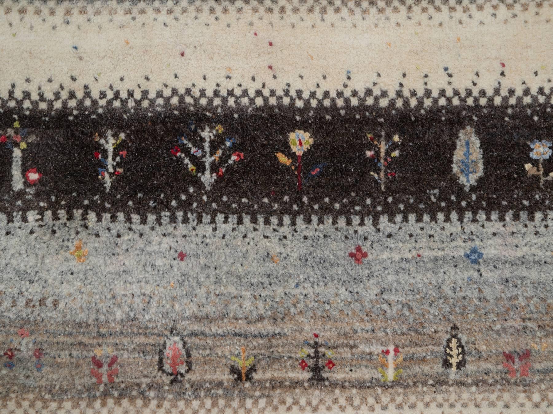 Gabbeh Modern / Contemporary hand-knotted wool rug in Ivory, 1'11" x 3'1" — SKU O091327 (view 5)