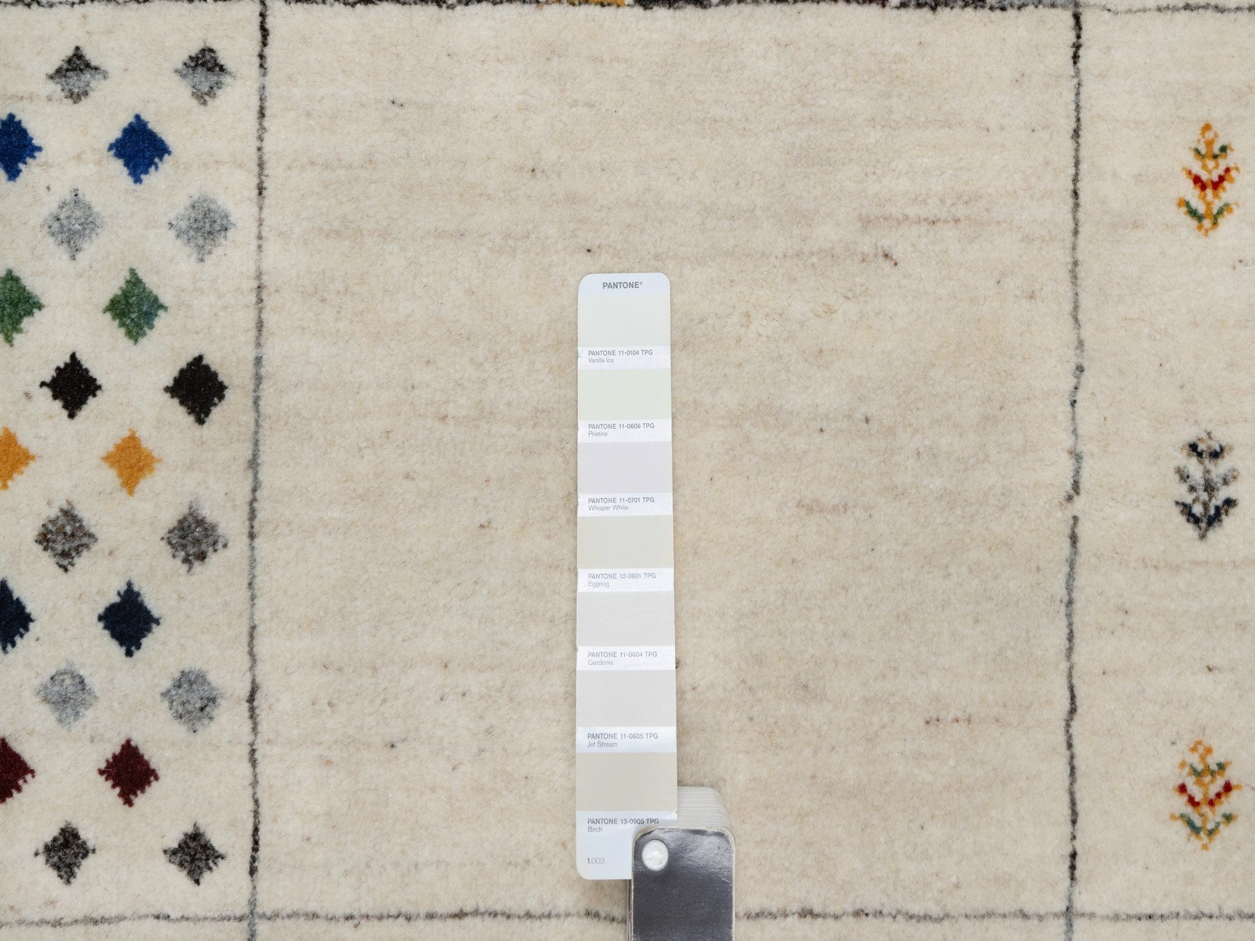 Gabbeh Modern / Contemporary hand-knotted wool rug in Ivory, 8'3" x 10'2" — SKU O091338 (view 7)