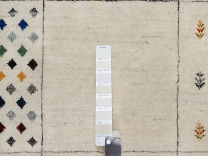 Gabbeh Modern / Contemporary hand-knotted wool rug in Ivory, 8'3" x 10'2" — SKU O091338 (view 7)